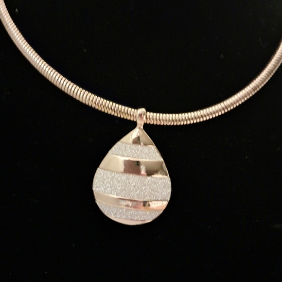 Monet Gold/Silver Pendant Flat Snake Necklace Vintage - Picture 4 of 4